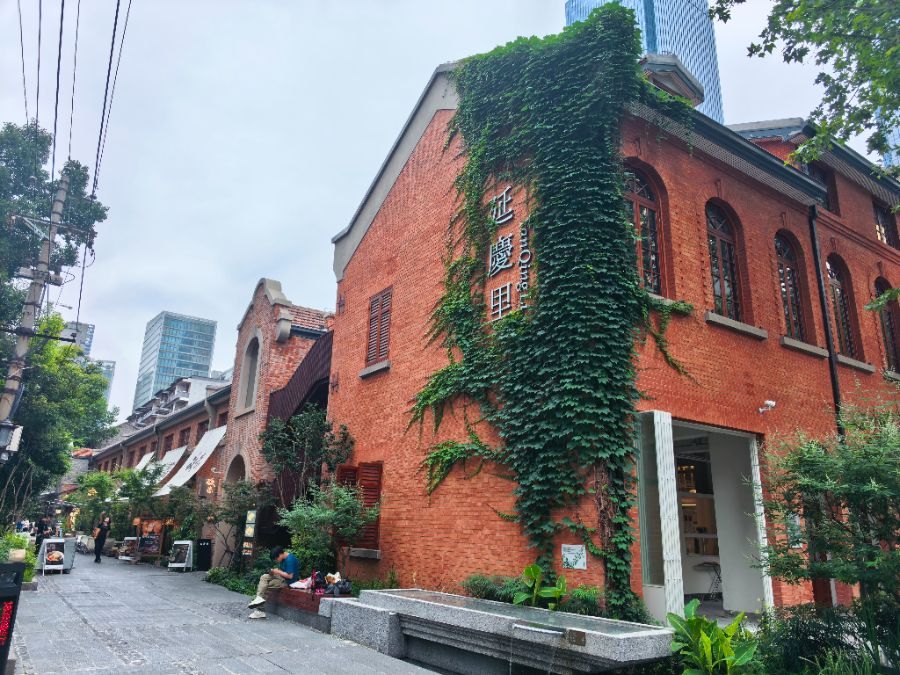 武汉延庆里更新样本:百年里份焕新,从D级危房到城市新地标